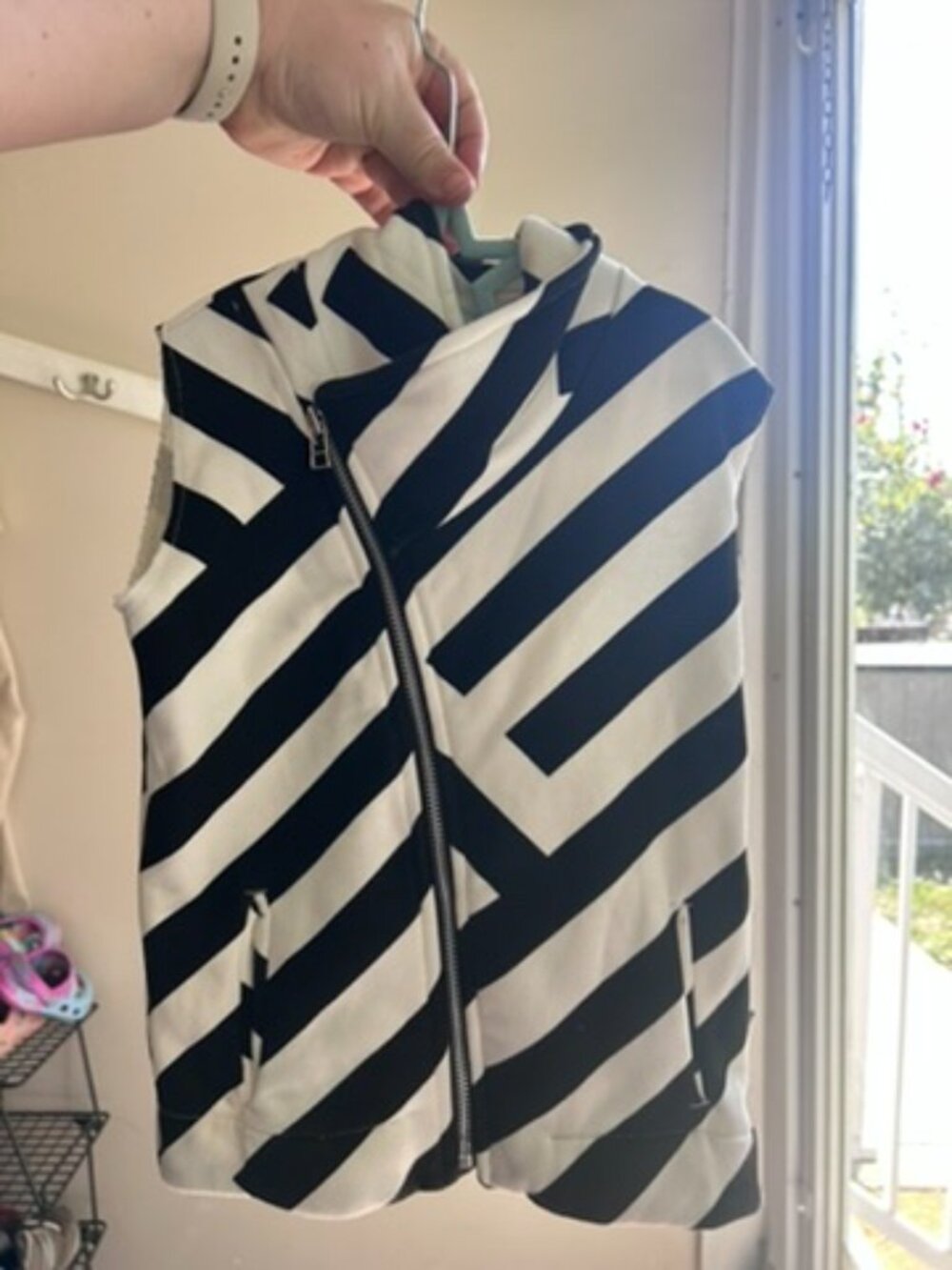 🖤🤍 Nununu Striped Asymmetrical Zip Motorcycle Vest – Black & White – Size 4–5Y
